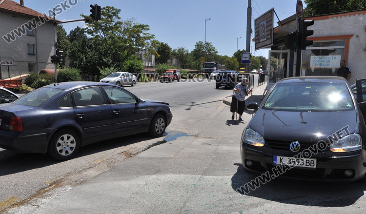 Два Фолксвагена се удариха на Кърджалийска