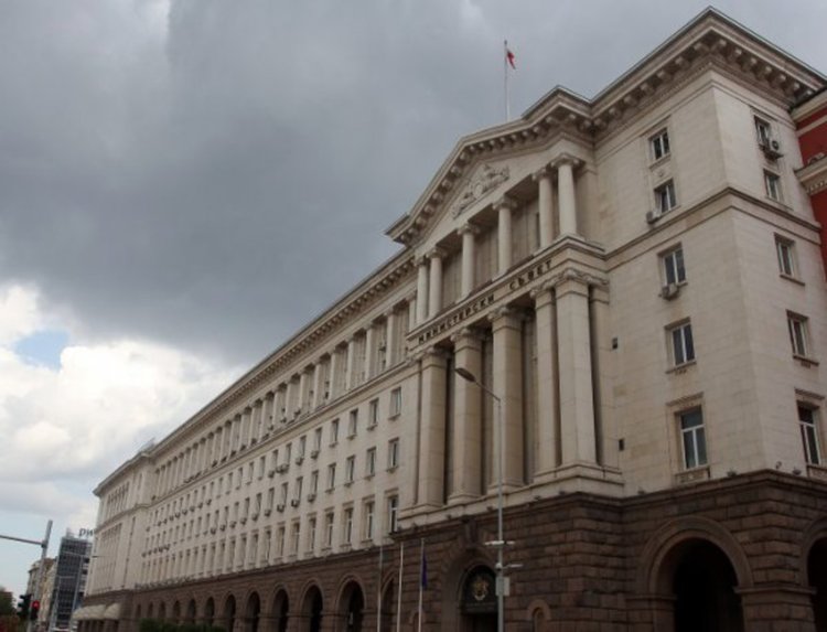 Министрите започват подготовка за президентския вот и референдума  