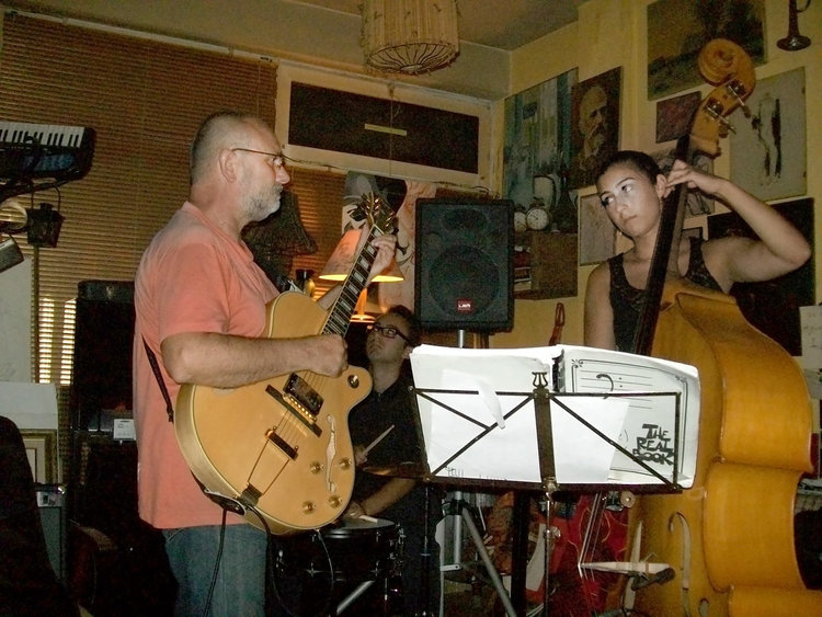 Изабел, Реджър и Миро в джаз проект алангле