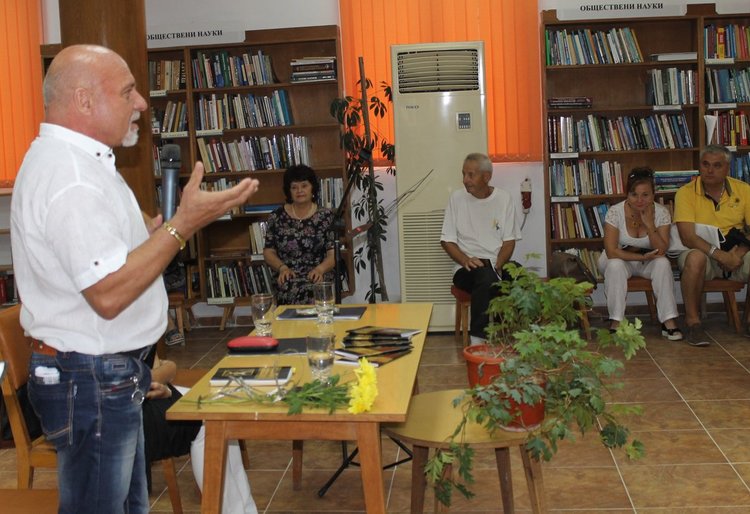 Илко Чамов представи новата си книга "Родов нишан"