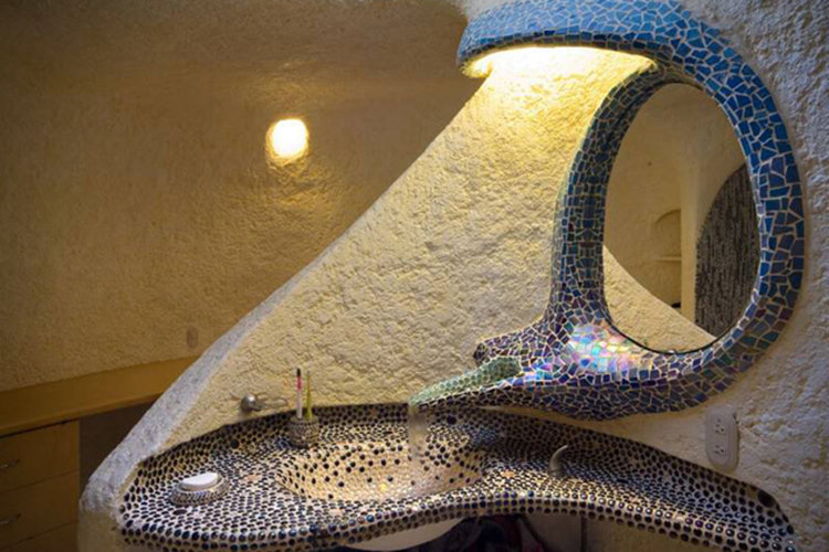 Биоархитектура: Необикновена цветна къща в Мексико