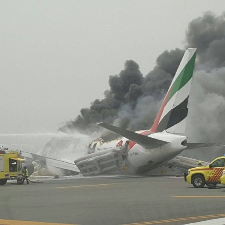 Полетите до и от Дубай спрени след аварийното кацане на летището