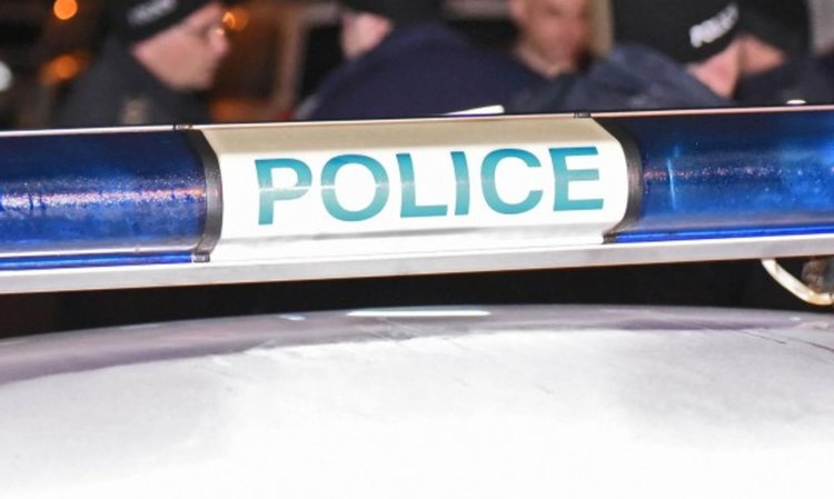 Пияни побойници пребиха полицаи, скъсаха им униформите