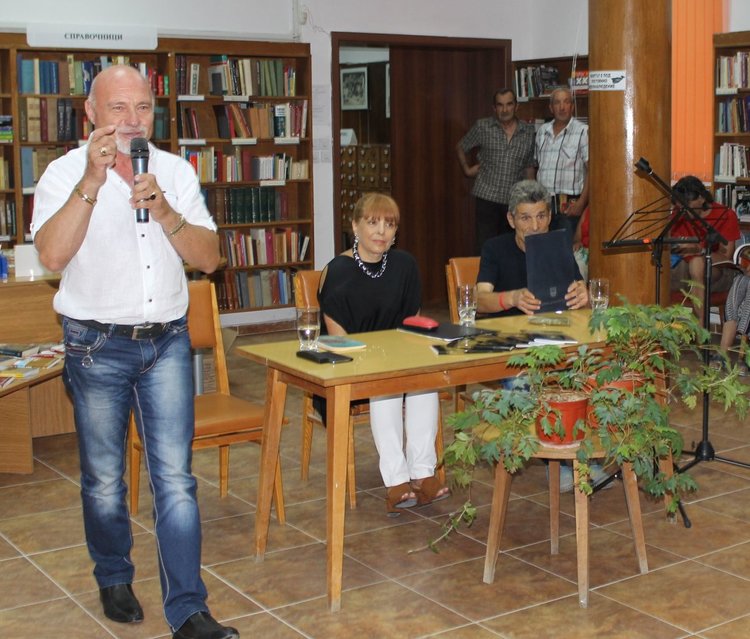 Илко Чамов представи новата си книга "Родов нишан"