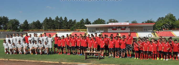 Звезди от „А“ група дават рамо на аматьорския футбол