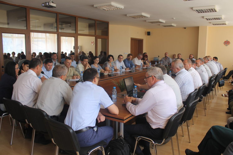 Дискутират пожарната безопасност при Областния управител