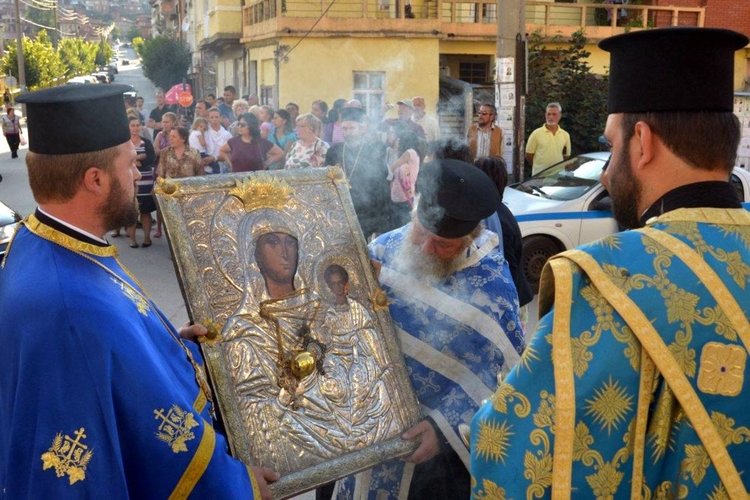  Чепеларе посрещна чудотворната икона на Божията майка