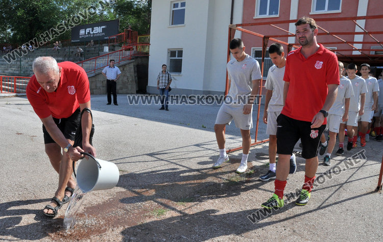 Звезди от „А“ група дават рамо на аматьорския футбол