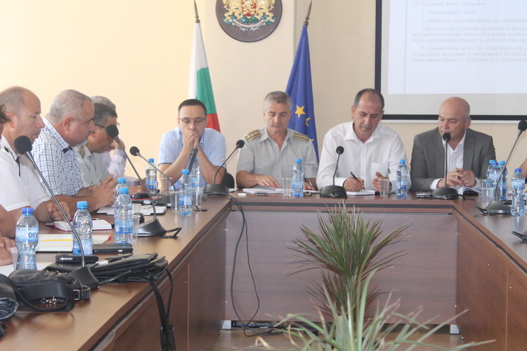 Дискутират пожарната безопасност при Областния управител