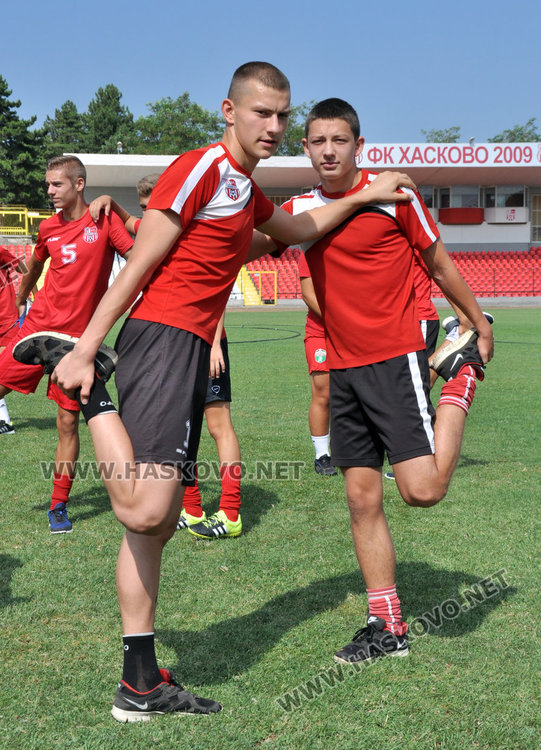 Звезди от „А“ група дават рамо на аматьорския футбол