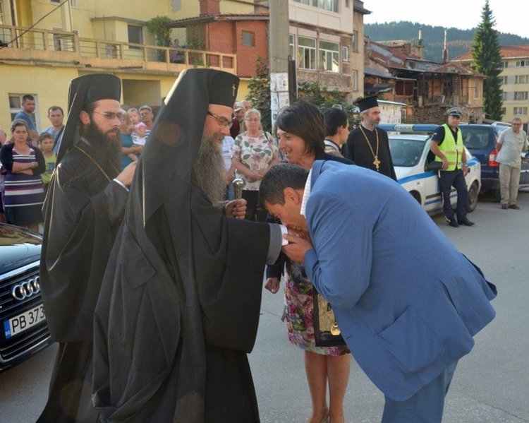  Чепеларе посрещна чудотворната икона на Божията майка