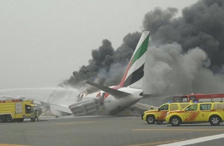 300 души оцеляха след аварийно кацане на самолет в Дубай