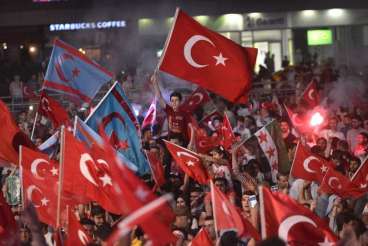 Бомба рани двама на митинг в Турция в подкрепа на на властта