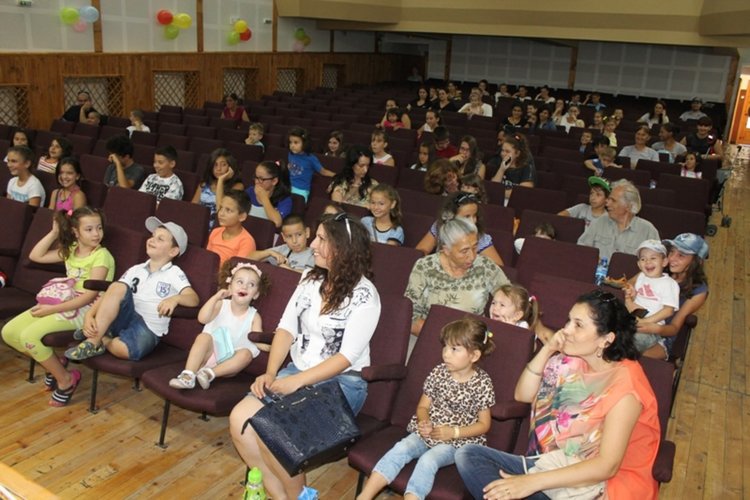 Безплатен куклен спектакъл зарадва децата на Ардино