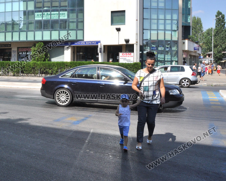 Тапа от коли до Първа поликлиника изнерви шофьорите на макс