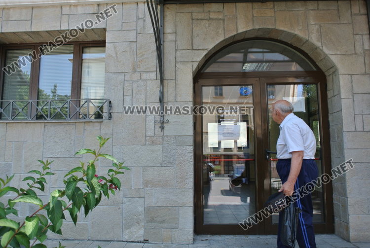 Общинските услуги на &bdquo;едно гише&ldquo;, ремонтират касовия салон