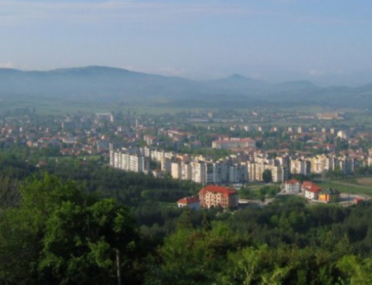 Санират 12 жилищни сгради в Момчилград
