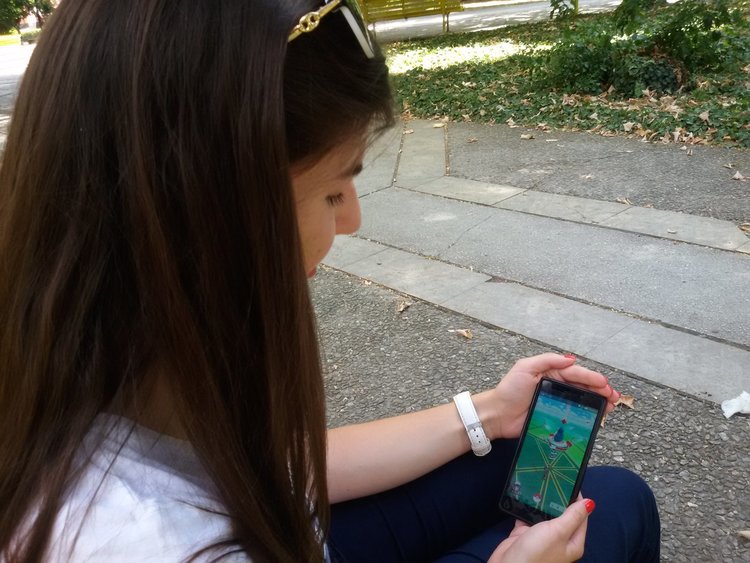 Паметникът на антифашистите – арена за двубои между треньори на покемони