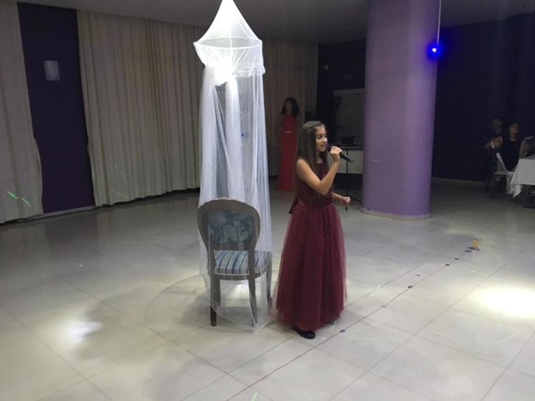 В програмата участва младият талант Кристин Стефанова