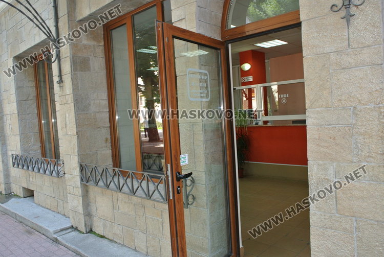 До началото на септември услугите, извършвани в Касовия салон досега ще бъдат изпълнявани в салона от страната на ул" Сан Стефано"