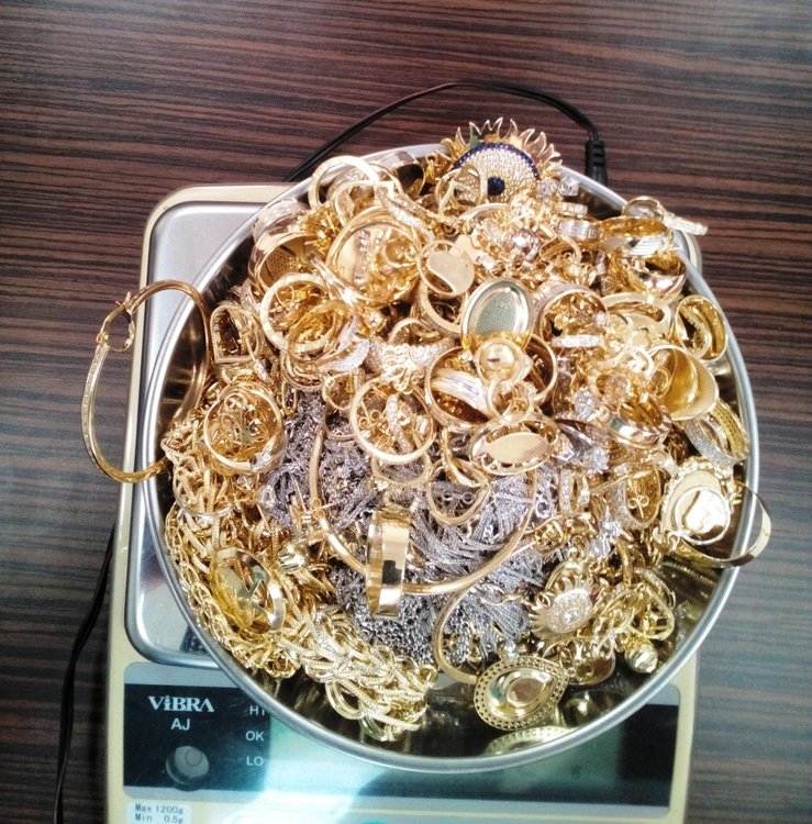 Конфискуваха чанта с чушки и злато