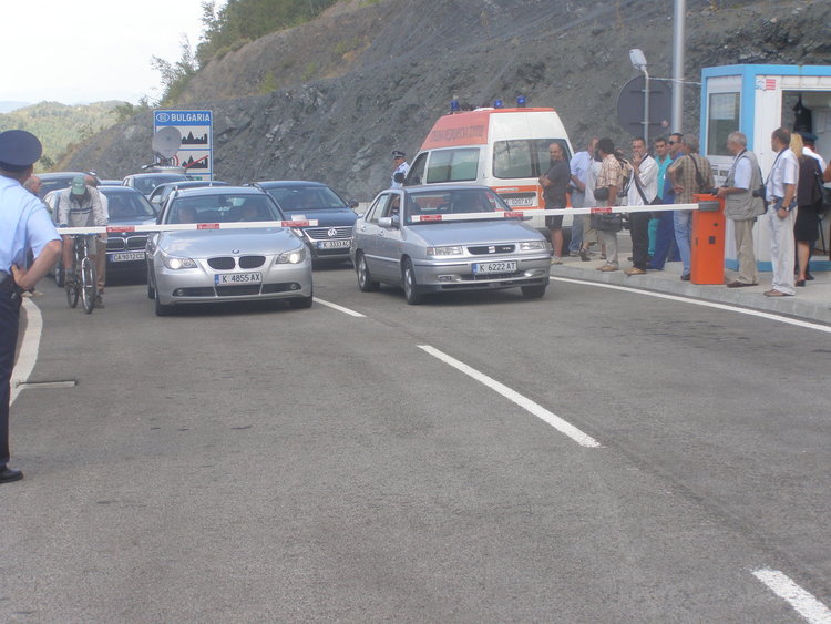 Мургав космополит баламосва полицаи с италианска книжка- менте на „Маказа”