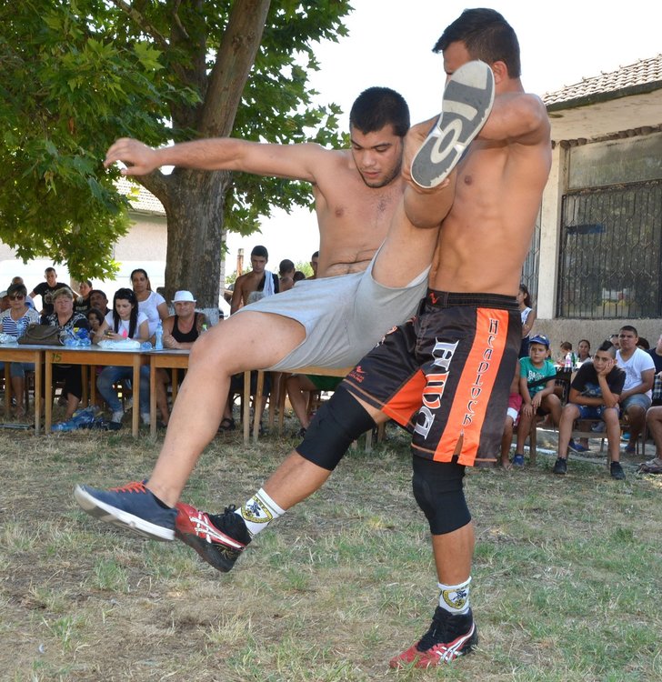 Локомотивец национал взе коча на  юбилейното издание на борбите в Калугерово
