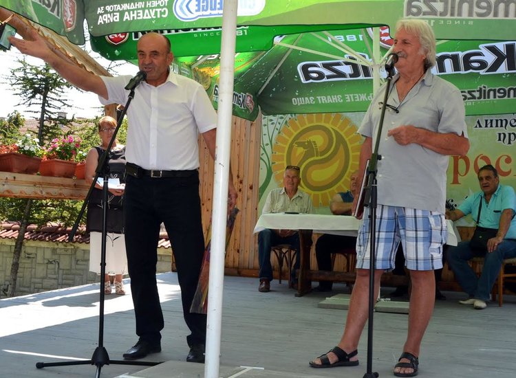 Кметът на Добрич Марин Маринов и художникът Христо Панев