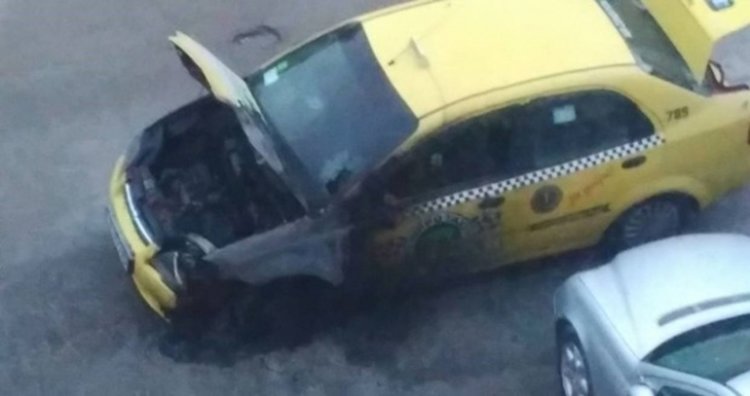 Таксиджия-рецидивист се опитва да пласира таксито,което което е наел,драсва му клечката