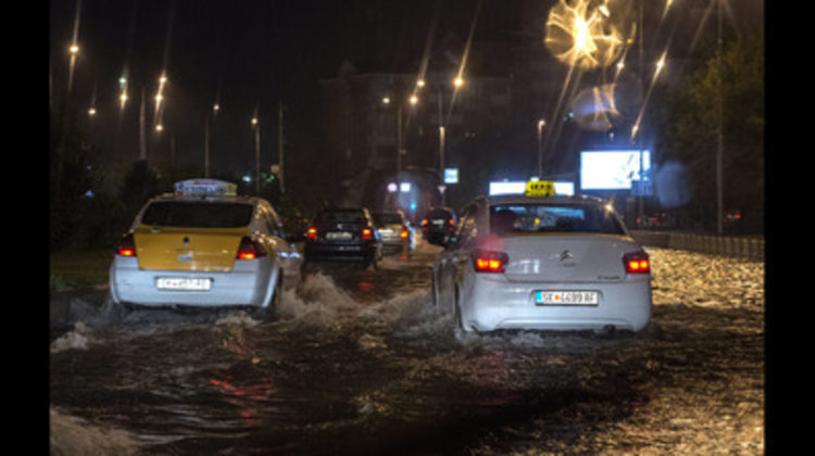Смъртоносно бедствие: Мощна буря уби най-малко 15 души в Скопие (видео)