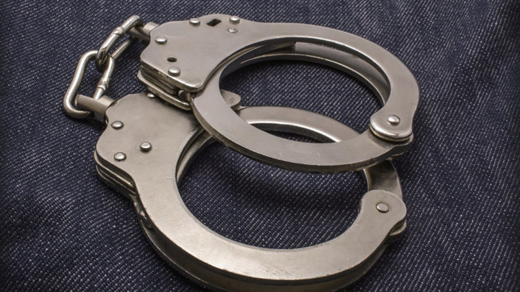 Постоянен арест за рекетьор, изнудвал мъж за 20 хил. лв.