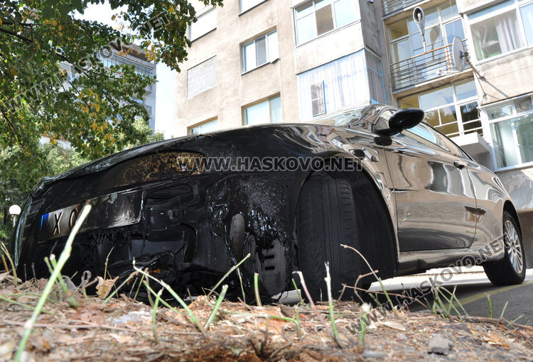 Алфа Ромео пламна при среднощен пожар на „Св. Св. Кирил и Методий“