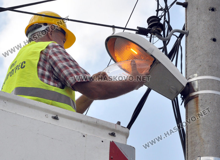 Новото звено за осветление към &bdquo;Екопрогрес&ldquo; с  първи работен ден по аварии