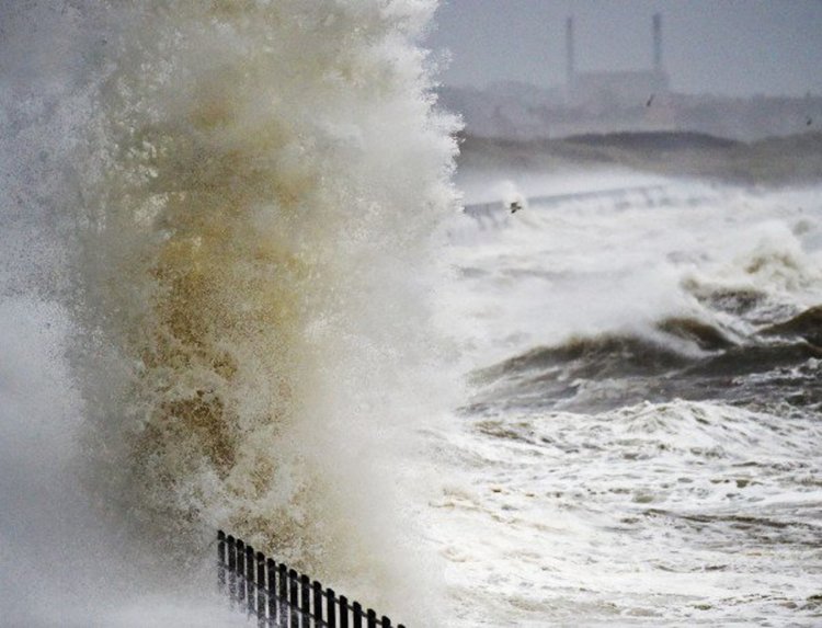 Очаква се бурен вятър и вълни до 4 м по Черноморието  