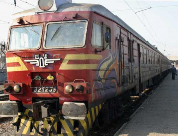 Вместо влакове автобуси ще ни возят до 15 септември  