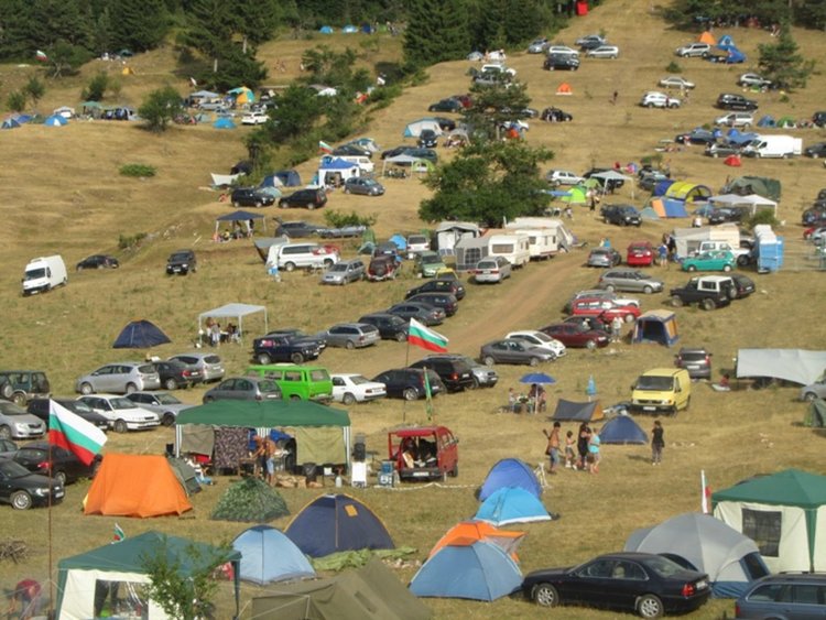 Хиляди се събраха на поляните над Гела за 14-то издание на надсвирването с гайди