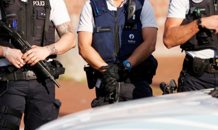 Издирват 15-годишен, иска да изтреби християните