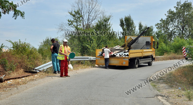 Пътното сменя мантинели, общината ремонтира подлез