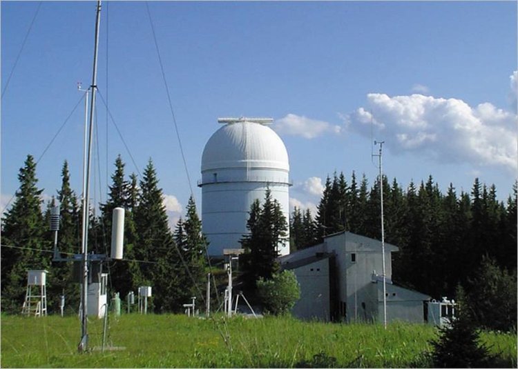 Традиционната лагер -школа се провежда в обсерваторията в Рожен за 18-та година