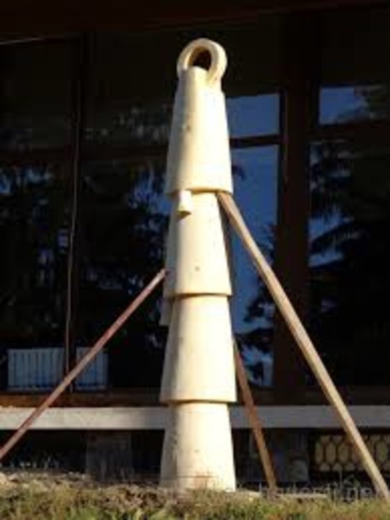 Студенти от Националната художествена академия ваят скулптури от дърво за парка на Пампорово