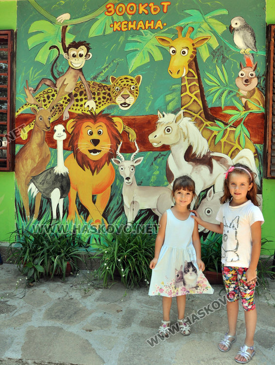 Бебе муфлонче радва децата в Зоопарка в Хасково