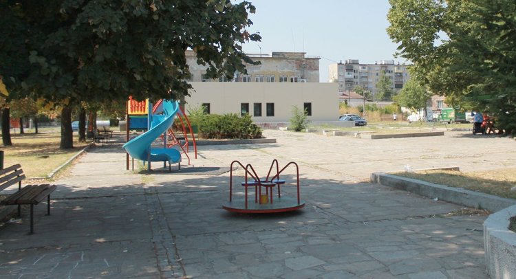 Паркът никога не е бил осветен