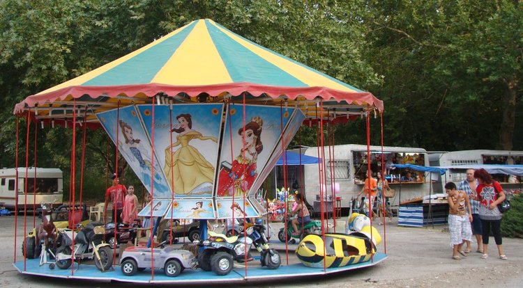 Заявки за множество атракциони вече са подали търговци в Общината, снимка - архив