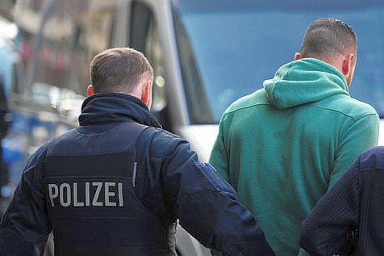 В Германия хванаха сирийски бежанец, вероятно готвил атентат