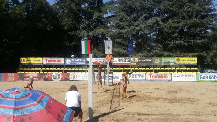 Започна републиканският шампионат по плажен волейбол