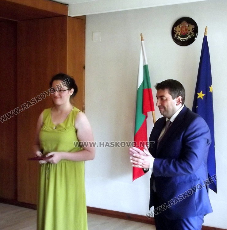 Златното момиче Петриела: Мечтая да се върна в Смолян и да режисирам в Родопския драматичен театър