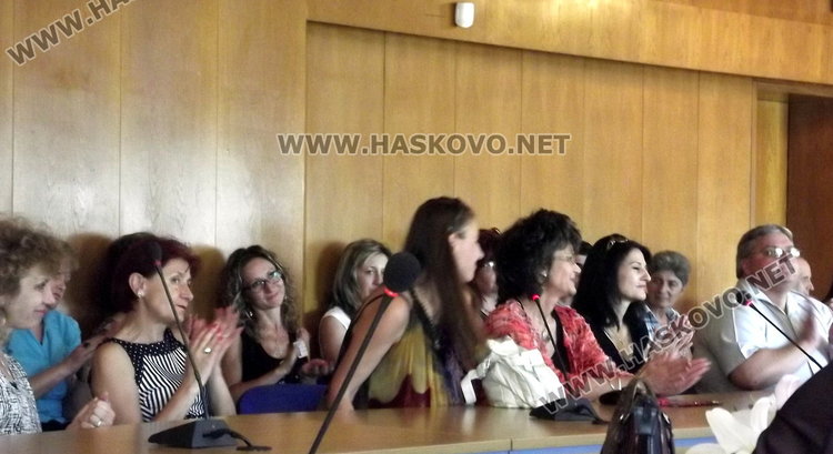 Изключително силни думи за момичето бяха казани от всеки един от учителите, които присъстваха на тържеството в Областната управа в Смолян