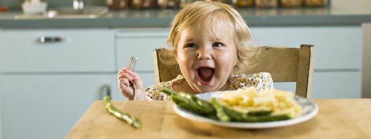 Налага се да решите дали искате да го храните или да го оставите да се учи да се храни само