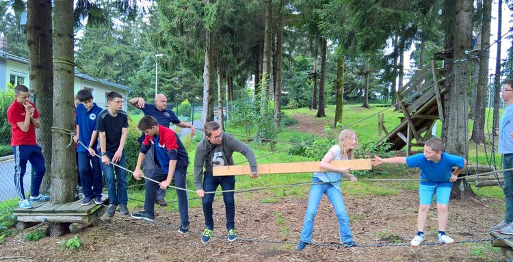 Смолянските млади доброволци спечелиха златни медали на специализиран лагер за пожарникари в Германия