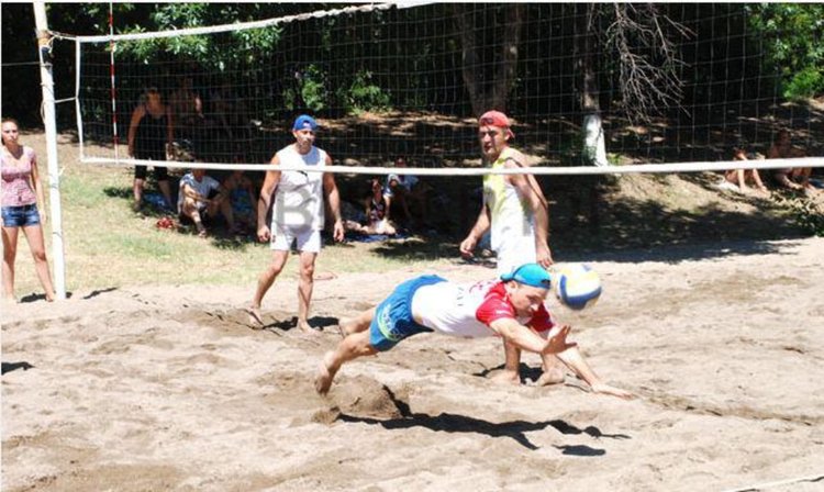 Турнир по плажен волейбол край басейна в Димитровград този уикенд